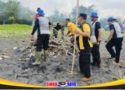 Peduli Lingkungan Jajaran Polres Jember Bersih-bersih Pantai Puger