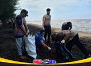 Gerakan Indonesia Asri : Polres Probolinggo Bersama Warga Percantik Destinasi Wisata Pantai