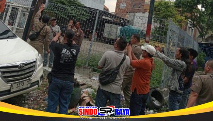 Nekat! Tiang WiFi Ilegal 7 Meter di Surabaya Ancam Keselamatan Warga