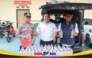 Polres Sampang Gagalkan Arak Bali Ilegal, 12 Karton Diamankan di Terminal Trunojoyo