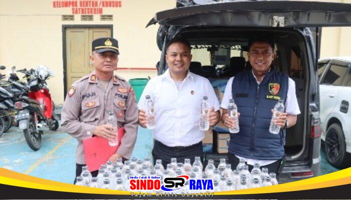 Polres Sampang Gagalkan Arak Bali Ilegal, 12 Karton Diamankan di Terminal Trunojoyo