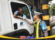 Operasi Keselamatan Semeru 2026, Ditlantas Polda Jatim Tertibkan Penggunaan Lajur Jalan Tol