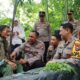 Polri Peduli : Polres Jember Evakuasi Kakek Tuna Wisma dari Hutan Jubung