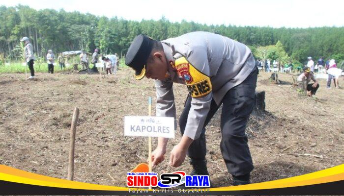 Polres Bondowoso Turut Tanam 1.000 Pohon Gerakan Sedekah Oksigen HPN 2026
