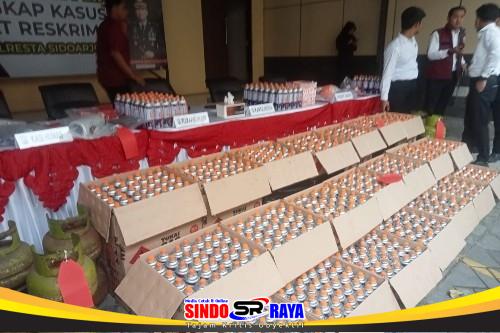 Polresta Sidoarjo ungkap kasus LPG oplosan.