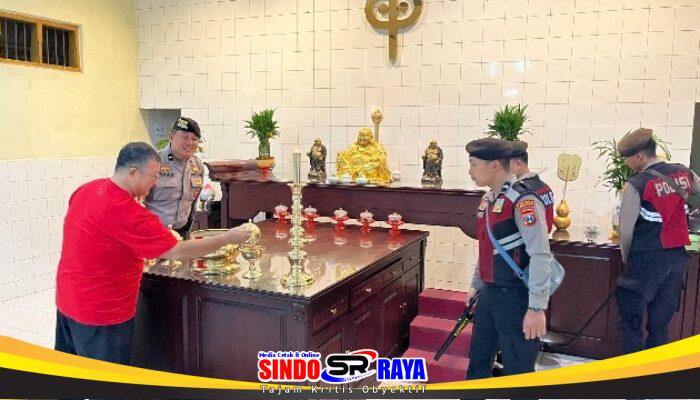 Polres Lumajang Lakukan Sterilisasi Vihara Jelang Perayaan Imlek