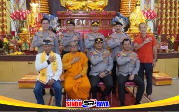 Kapolrestabes Surabaya dan Kapolda Jatim tinjau Vihara Buddhayana saat perayaan Imlek.