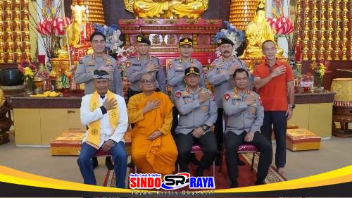 Kapolrestabes Surabaya dan Kapolda Jatim tinjau Vihara Buddhayana saat perayaan Imlek.