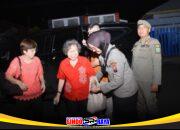 Respon Sigap Polwan Polres Bondowoso Layani Jemaat di Vihara Ariya Maitera