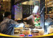 Suasana Live Cooking dan interaksi tamu saat berbuka puasa di Leedon Hotel dan Suites Surabaya.