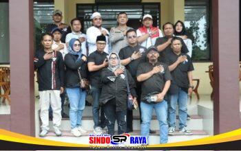 Kapolres Bangkalan AKBP Wibowo berfoto bersama jajaran pengurus KWI dalam agenda sinergi Polres Bangkalan dan KWI.