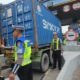 Polda Jatim Tertibkan Truk dan Bus yang Nekat Pakai Lajur Kanan