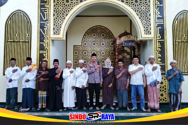 Kapolsek Sempol AKP Nisin S.H saat melaksanakan Safari Jumat bersama jamaah Masjid At-Taqwa Ijen Bondowoso.