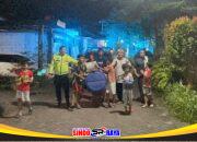 Momen Hangat Satlantas Polres Pasuruan Ikut ‘Gugah-Gugah Sahur’ Bareng Pemuda, Ini Tujuannya