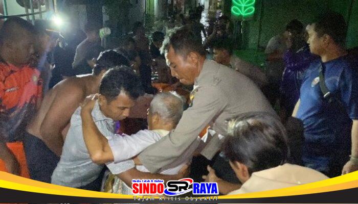 Gerak Cepat Polres Probolinggo Bantu Evakuasi Warga Terdampak Banjir