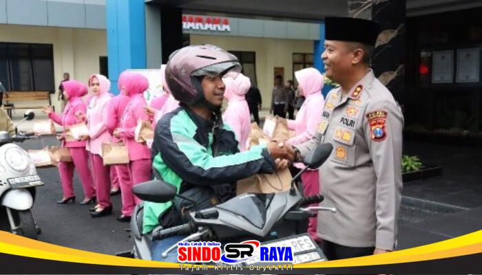 Polres Tulungagung Berbagi Takjil Tebar Kebaikan di Bulan Ramadhan