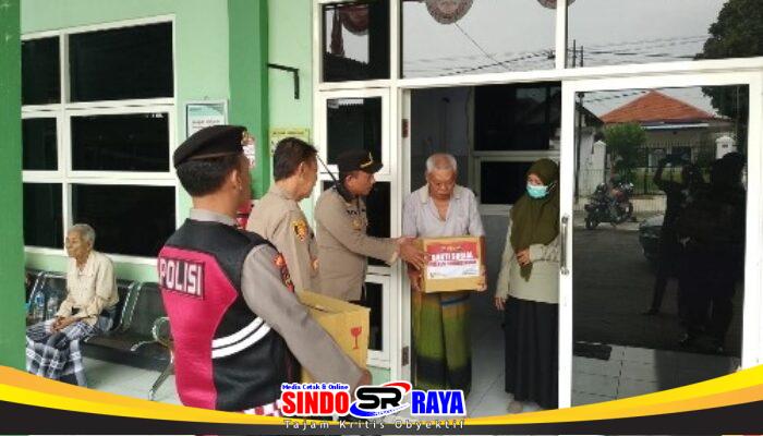 Polres Probolinggo Salurkan Bansos untuk Korban Longsor dan Banjir