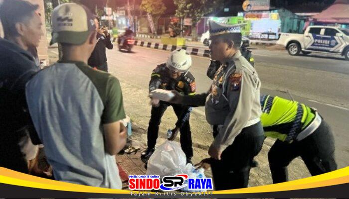 Satlantas Polres Sumenep Gelar Sahur On The Road, Bagi Makanan dan Edukasi Tertib Lalu Lintas