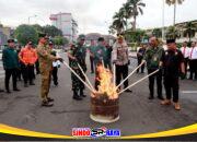 Polres Jember Musnahkan Ribuan Botol Miras Hasil Operasi Pekat di Bulan Ramadhan