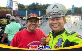 Satlantas Polres Pelabuhan Tanjung Perak Kawal Aksi Sosial Awak Media di Surabaya