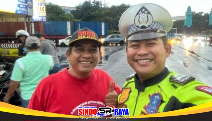 Satlantas Polres Pelabuhan Tanjung Perak Kawal Aksi Sosial Awak Media di Surabaya
