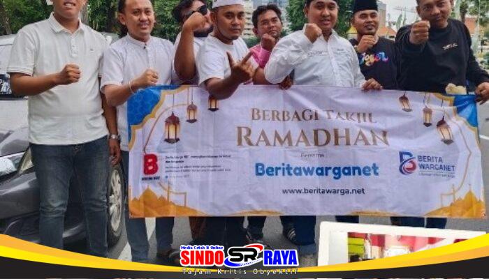 Beritawarga.net Bagikan 400 Paket Takjil di Taman Apsari dan Buka Bersama di Kantor AMI