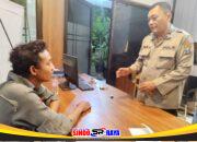 Perantau Medan terlantar di Surabaya saat mendapat pendampingan dari personel Polsek Gubeng