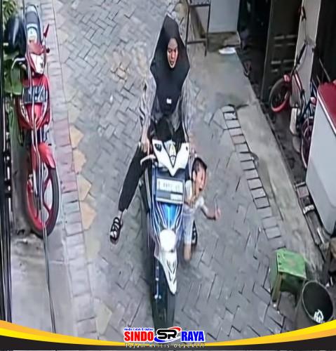 Rekaman CCTV tabrak lari di Surabaya libatkan motor Honda Beat.