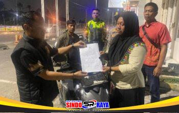Motor hilang ditemukan di Suramadu, polisi menyerahkan Honda Beat kepada pemilik di Pospam Suramadu Surabaya