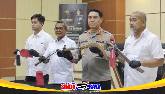 Polda Jatim Amankan Tiga Tersangka Kasus Pemerasan Disertai Pengancaman di Pasuruan