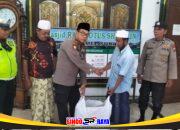 Gelorakan Semangat Berbagi, Polsek Semampir Salurkan Takjil di Masjid Raudhatul Sholihin