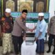 Gelorakan Semangat Berbagi, Polsek Semampir Salurkan Takjil di Masjid Raudhatul Sholihin