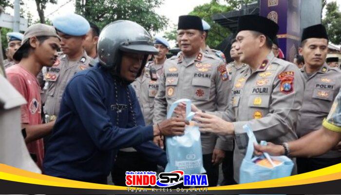 Ramadan Berkah, Kapolda Jatim Berbagi Takjil dan Buka Puasa Bersama Elemen Masyarakat
