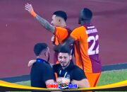 Pemain Borneo FC merayakan gol saat laga Borneo FC vs Persebaya di Stadion Segiri yang berakhir dengan skor 5-1
