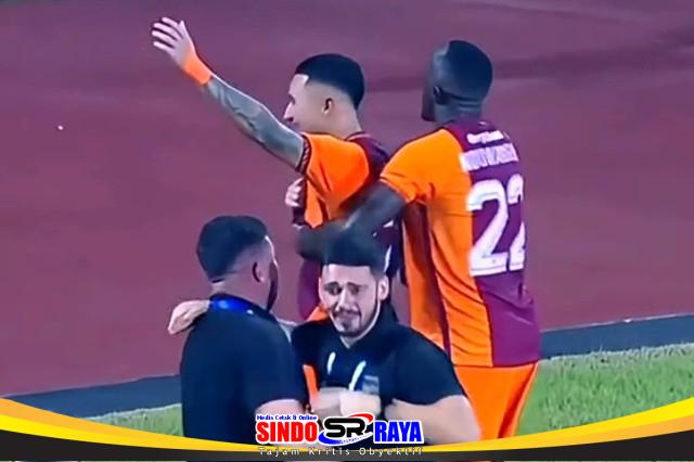 Pemain Borneo FC merayakan gol saat laga Borneo FC vs Persebaya di Stadion Segiri yang berakhir dengan skor 5-1