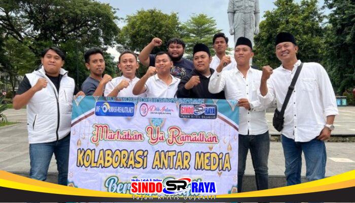 Kolaborasi Tiga Media Bagikan 500 Takjil Gratis di Taman Apsari Surabaya