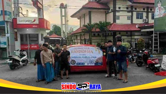 Aksi Berbagi di Bulan Ramadhan, Pimpinan Redaksi dan Anggota IP Bagikan Takjil di Kedung Cowek Surabaya