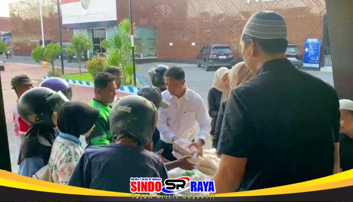 Polres Ngawi Bagi Takjil Gratis, Kasat Resnarkoba Ajak Warga Jauhi Narkoba