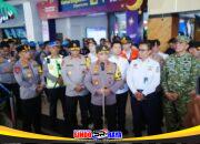 Kapolri Jenderal Listyo Sigit Prabowo memberikan keterangan pers mengenai kesiapan mudik Lebaran 2026 di Stasiun Surabaya Gubeng.