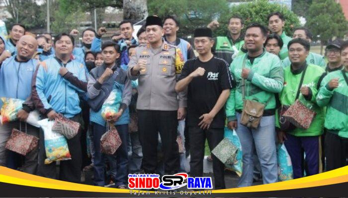 Sinergi Polres Bondowoso dan PKDI Hadirkan Senyum Ojol Saat Menjelang Berbuka Puasa
