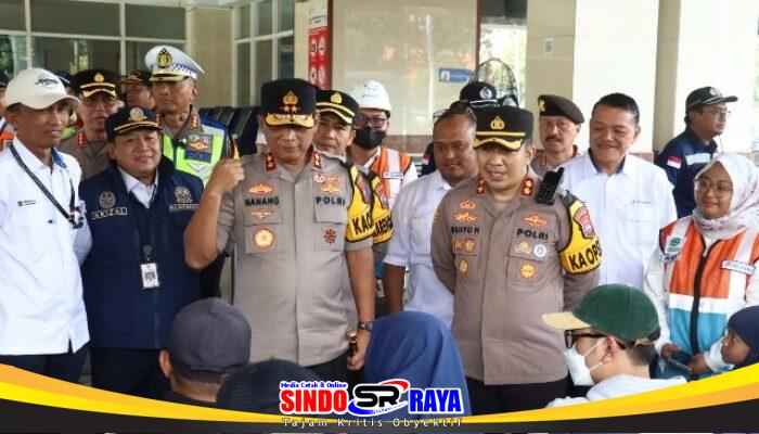 Kapolda Jatim Cek Pos Terpadu dan Pos Pam di Surabaya Pastikan Layanan Mudik Berjalan Optimal