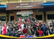 Ratusan Jurnalis Geruduk Polda Jatim, Desak Usut Dugaan Rekayasa Kasus OTT di Mojokerto