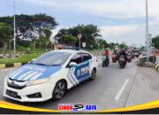 Polisi mengawal pemudik sepeda motor saat rekayasa lalu lintas di Suramadu pada puncak arus mudik Lebaran 2026