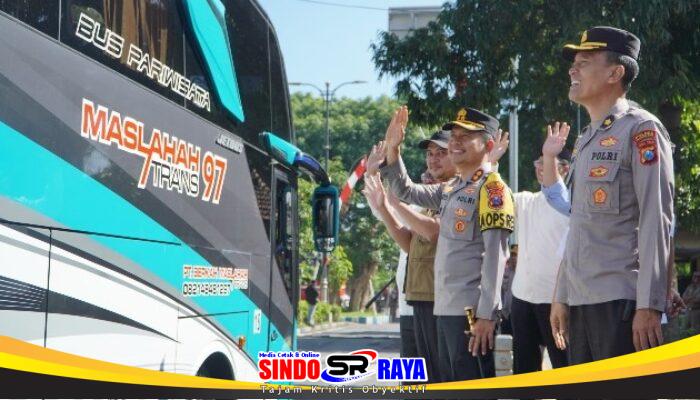 Polres Pasuruan Bersama Pemkab Berangkatkan Ratusan Pemudik Gratis