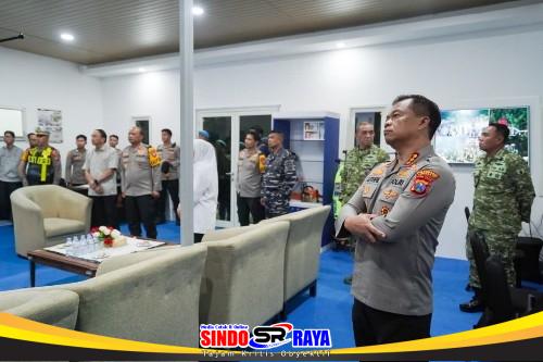Kapolrestabes Surabaya memantau pengamanan malam takbiran Operasi Ketupat 2026 bersama TNI dan jajaran di pos pelayanan terpadu