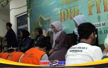 Kunjungan Idulfitri 2026 di Rutan Surabaya saat warga binaan bertemu keluarga dan sungkeman kepada ibu