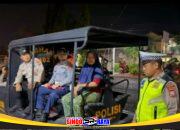 Sigap dan Humanis Polisi Bantu Pemudik yang Tersesat di Ngawi