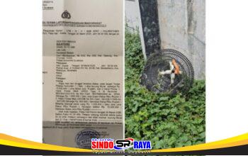 Surat tanda terima laporan pencurian di Polsek Wonocolo dan sangkar murai batu yang diduga dibuang pencuri di Surabaya