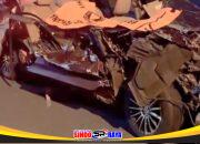 Honda Civic Ringsek Usai Hantam Truk Boks Fuso di Jalan Raya Juanda Sidoarjo, Pengemudi Tewas