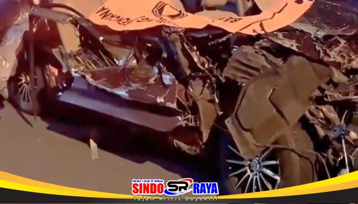 Honda Civic Ringsek Usai Hantam Truk Boks Fuso di Jalan Raya Juanda Sidoarjo, Pengemudi Tewas